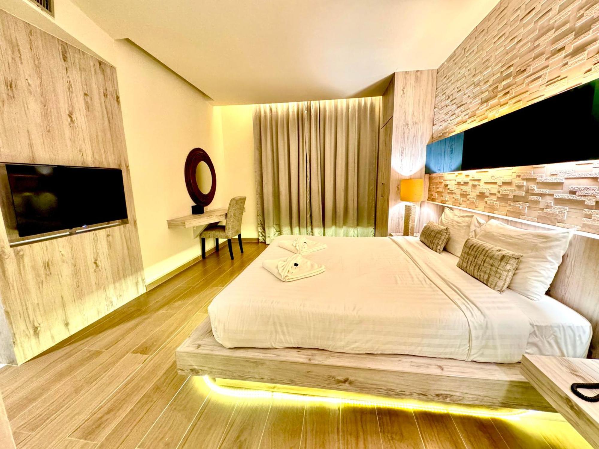 De Coze Hotel Patong Exterior foto